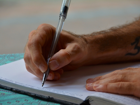 內地居民在香港開戶的年齡限制及相關規(guī)定解析